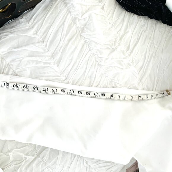 LINEN CHICO'S White Elaborate Eyelet Lace Bottom Pants - Picture 11 of 12